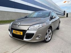 Goud (metallic) Gebruikt 2009 Renault Mégane Coupé Coupé | € 2.999 (Super prijs)