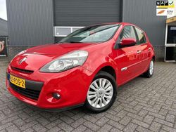 Rood Gebruikt 2011 Renault Clio II Collection Hatchback | € 3.699 (Eerlijke prijs)