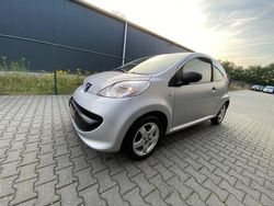 Grijs, metallic lak Gebruikt 2006 Peugeot 107 Hatchback | € 1.399 (Eerlijke prijs)