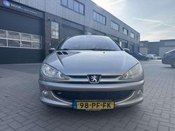 Grijs Gebruikt 2004 Peugeot 206 Hatchback | € 1.500 (Eerlijke prijs)