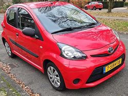 Rood Gebruikt 2013 Toyota Aygo Hatchback | € 3.250 (Super prijs)