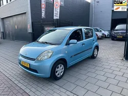 Blauw, metallic lak Gebruikt 2006 Daihatsu Sirion Hatchback | € 1.499 (Eerlijke prijs)