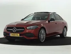 Manufaktur paint manufaktur hyacinth red metallic (rood metallic) Gebruikt 2022 Mercedes 300 AMG Sedan | € 45.950 (Iets duurder)