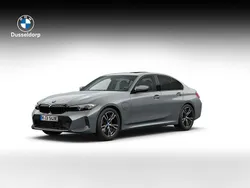 Grijs Gebruikt 2023 BMW 320e M Sport Sedan | € 39.850 (Eerlijke prijs)