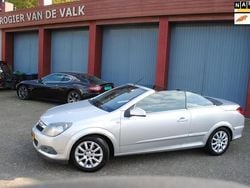 Grijs, metallic lak Gebruikt 2006 Opel Astra Cabriolet Enjoy Cabriolet | € 2.975 (Eerlijke prijs)