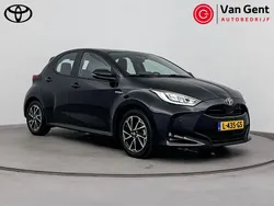 Zwart Gebruikt 2021 Toyota Yaris Hybrid Hatchback | € 21.999 (Eerlijke prijs)