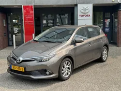 Grijs Gebruikt 2016 Toyota Auris Hatchback | € 12.999 (Goede deal)