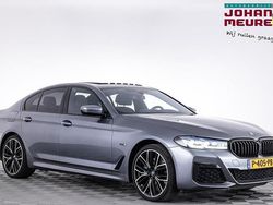 Grijs Gebruikt 2022 BMW 520 M Sport Sedan | € 41.900 (Eerlijke prijs)