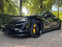 Zwart Gebruikt 2020 Porsche Taycan Turbo S Sedan | € 84.950 (Eerlijke prijs)