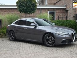 Grijs Gebruikt 2019 Alfa Romeo Giulia Super Sedan | € 27.950 (Eerlijke prijs)