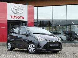 Grijs Gebruikt 2019 Toyota Yaris Hybrid Active Hatchback | € 16.899 (Eerlijke prijs)