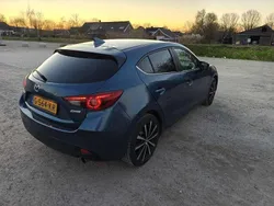 Blauw Gebruikt 2017 Mazda 3 Hatchback | € 14.000 (Eerlijke prijs)