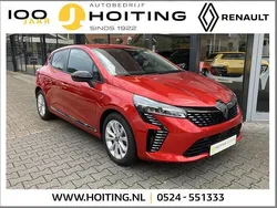 Rood Gebruikt 2024 Renault Clio V Evolution Hatchback | € 18.950 (Eerlijke prijs)