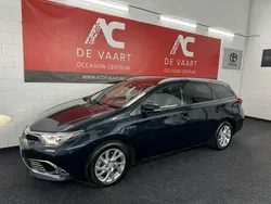 Grijs Gebruikt 2016 Toyota Auris Executive Stationwagen | € 12.950 (Goede deal)
