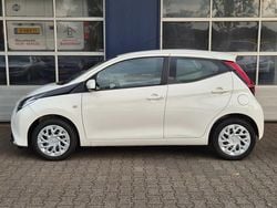 Wit Gebruikt 2020 Toyota Aygo X-play Hatchback | € 10.950 (Eerlijke prijs)