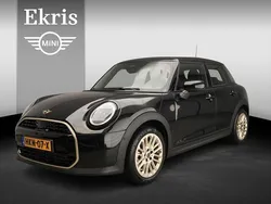 Zwart Gebruikt 2025 Mini Cooper Favoured Hatchback | € 40.900