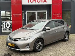 Bruin Gebruikt 2015 Toyota Auris Hatchback | € 12.400 (Eerlijke prijs)
