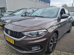 Bruin Gebruikt 2017 Fiat Tipo Lounge Sedan | € 5.999