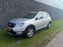Grijs Gebruikt 2014 Dacia Sandero Lauréate Hatchback | € 6.495 (Eerlijke prijs)