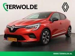 Rood Gebruikt 2023 Renault Clio V Evolution Hatchback | € 18.795 (Eerlijke prijs)