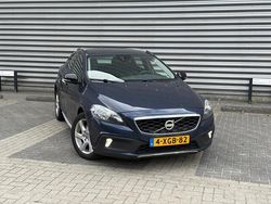 Blauw Gebruikt 2014 Volvo V40 CC Summum Stationwagen | € 7.495 (Goede deal)