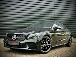 Zwart / obsidiaanzwart metalliclak Gebruikt 2019 Mercedes C180 AMG Coupé | € 28.950 (Eerlijke prijs)