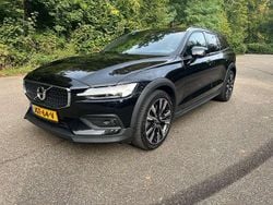 Zwart, metallic lak Gebruikt 2020 Volvo V60 CC Stationwagen | € 25.999 (Super prijs)
