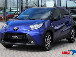 Blauw, metallic lak Nieuw 2024 Toyota Aygo Pulse Hatchback | € 22.950 (Goede deal)
