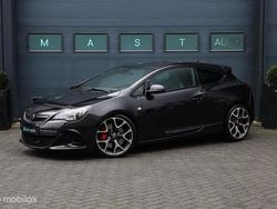 Zwart Gebruikt 2014 Opel Astra GTC OPC Hatchback | € 12.740 (Eerlijke prijs)