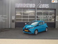 Blauw Gebruikt 2016 Toyota Aygo Hatchback | € 8.499 (Goede deal)