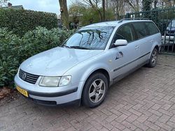 Grijs Gebruikt 1999 VW Passat Trendline Stationwagen | € 499 (Goede deal)