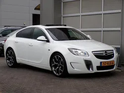 Wit Gebruikt 2011 Opel Insignia OPC Sedan | € 12.950 (Eerlijke prijs)