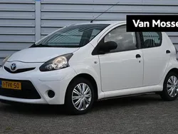Wit Gebruikt 2014 Toyota Aygo Hatchback | € 5.400 (Eerlijke prijs)