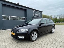 Zwart, metallic lak Gebruikt 2014 Skoda Octavia Ambition Stationwagen | € 8.450 (Eerlijke prijs)