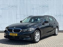 Zwart Gebruikt 2020 BMW 320 Executive Stationwagen | € 25.900 (Goede deal)