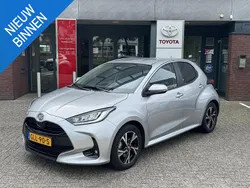 Grijs Gebruikt 2024 Toyota Yaris Hybrid Edition Hatchback | € 24.999 (Eerlijke prijs)