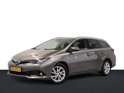 Grijs, metallic lak Gebruikt 2017 Toyota Auris Touring Sports Stationwagen | € 13.950 (Eerlijke prijs)