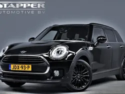 Zwart, metallic lak Gebruikt 2018 Mini One Clubman Chili Stationwagen | € 18.495 (Eerlijke prijs)