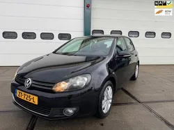 Zwart, metallic lak Gebruikt 2012 VW Golf VII Highline Hatchback | € 6.925 (Eerlijke prijs)