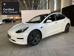 Wit Gebruikt 2022 Tesla Model 3 RWD Sedan | € 29.100 (Eerlijke prijs)