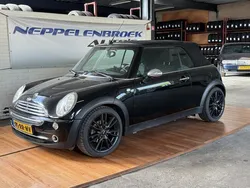 Zwart, metallic lak Gebruikt 2005 Mini One Cabriolet Cabriolet | € 6.490 (Eerlijke prijs)