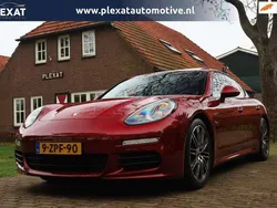 Rood Gebruikt 2015 Porsche Panamera Sedan | € 37.945 (Duur)