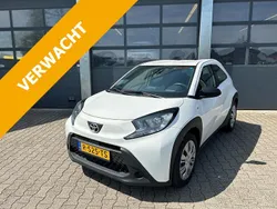 Wit Gebruikt 2022 Toyota Aygo Play Hatchback | € 16.830 (Eerlijke prijs)