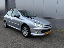 Grijs Gebruikt 2007 Peugeot 206 Forever Hatchback | € 1.499 (Eerlijke prijs)