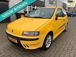 Geel, metallic lak Gebruikt 2002 Fiat Punto Hatchback | € 1.299 (Eerlijke prijs)