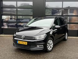 Zwart (metallic) Gebruikt 2017 VW Touran Comfortline MPV | € 19.999 (Goede deal)