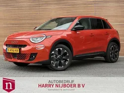 Rood, metallic lak Gebruikt 2023 Fiat 600E La Prima SUV | € 24.900 (Super prijs)