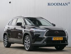 Zwart, metallic lak Gebruikt 2024 Toyota Corolla Cross Style SUV | € 39.450 (Eerlijke prijs)