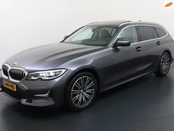 Grijs Gebruikt 2020 BMW 320 Executive Stationwagen | € 28.750 (Eerlijke prijs)