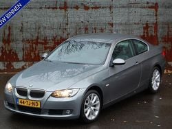 Grijs (metallic) Gebruikt 2006 BMW 330 Executive Coupé | € 8.950 (Eerlijke prijs)